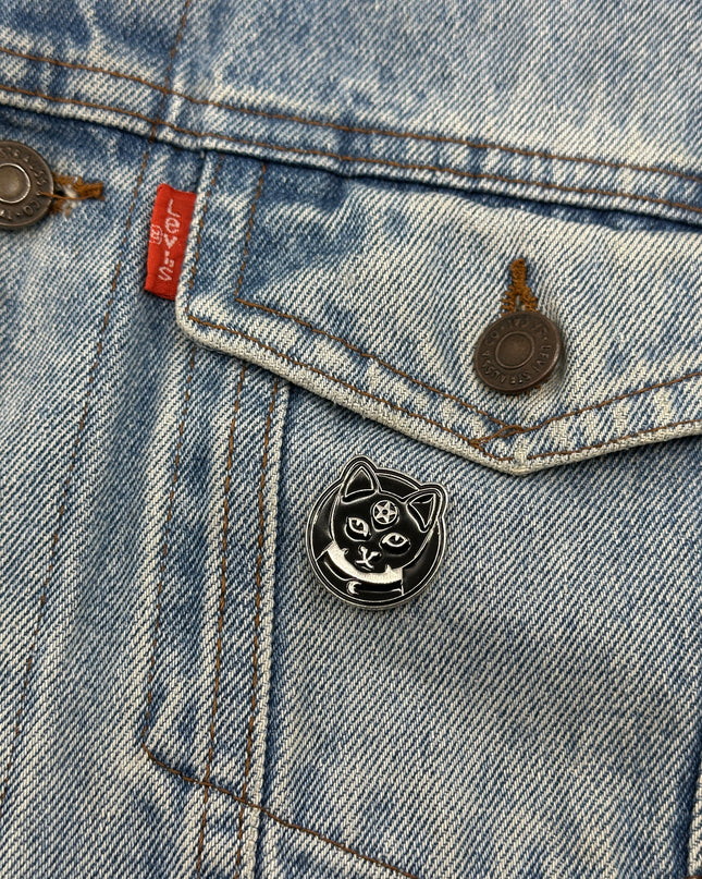 Dark Cat Pin - Mysterious Jewelry for Cat Lovers
