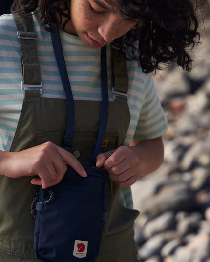 Fjallraven High Coast Pocket in Navy Blue