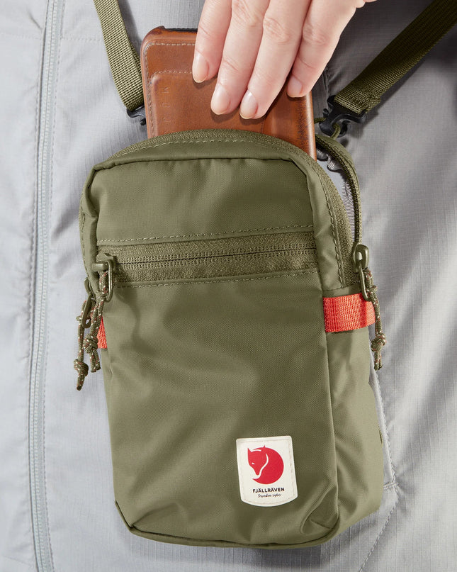 Fjallraven High Coast Pocket in Clay