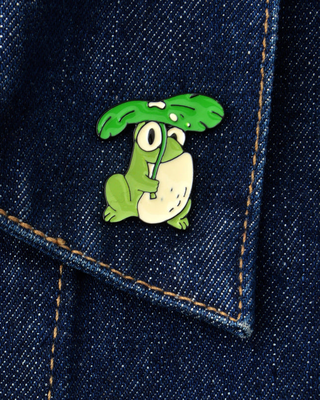 Leafy Frog Brooch - Charming Nature-Inspired Accessory