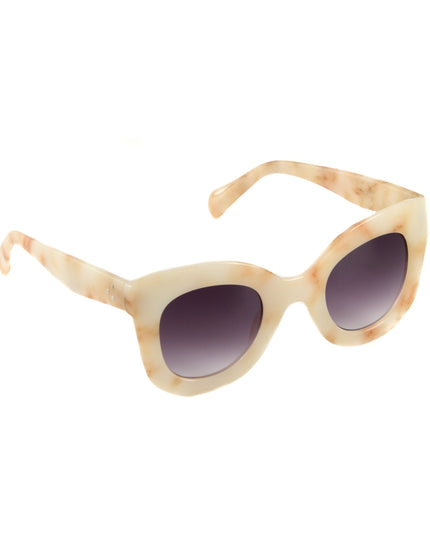 Oversized Beige Accessories for a Chic Look